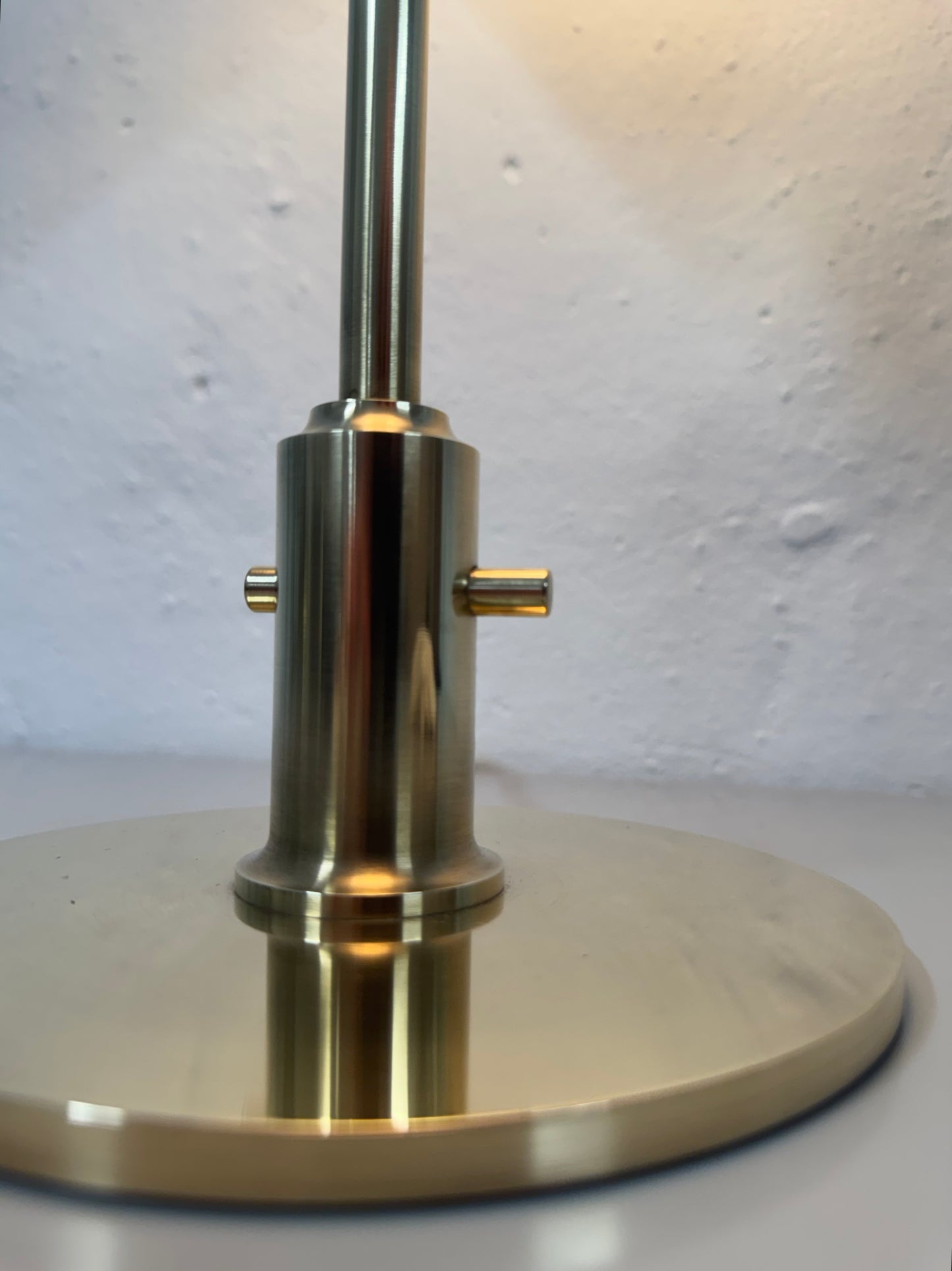Poul Henningsen, “PH 3/2” Louis Poulsen.
