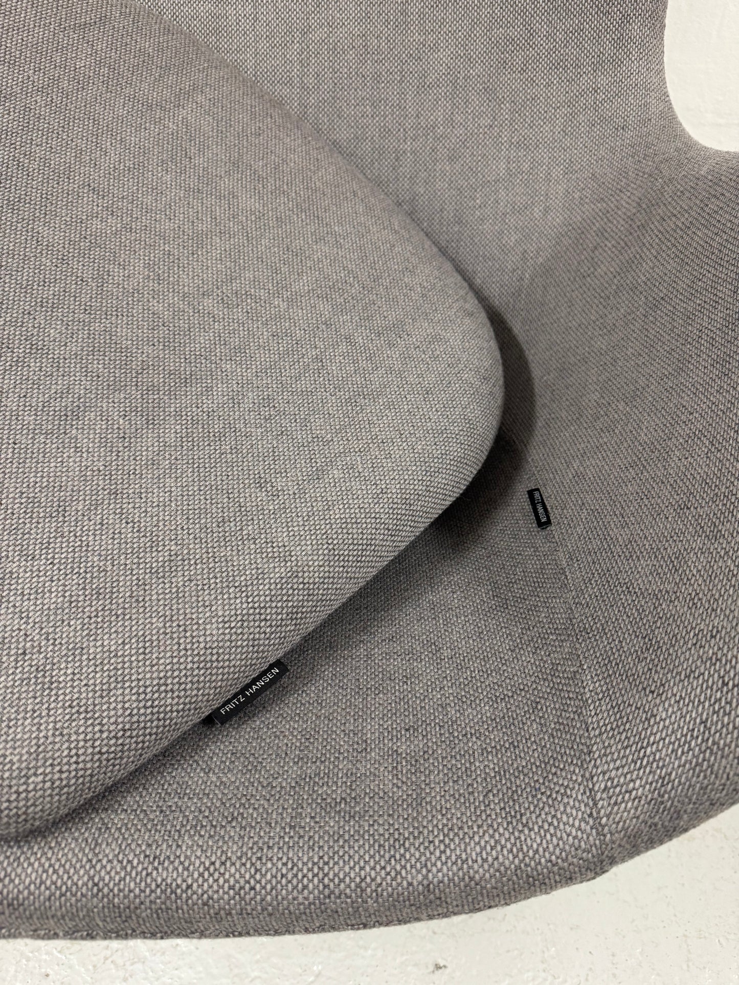 Arne Jacobsen ‘Ægget’ Fritz Hansen, med skammel.