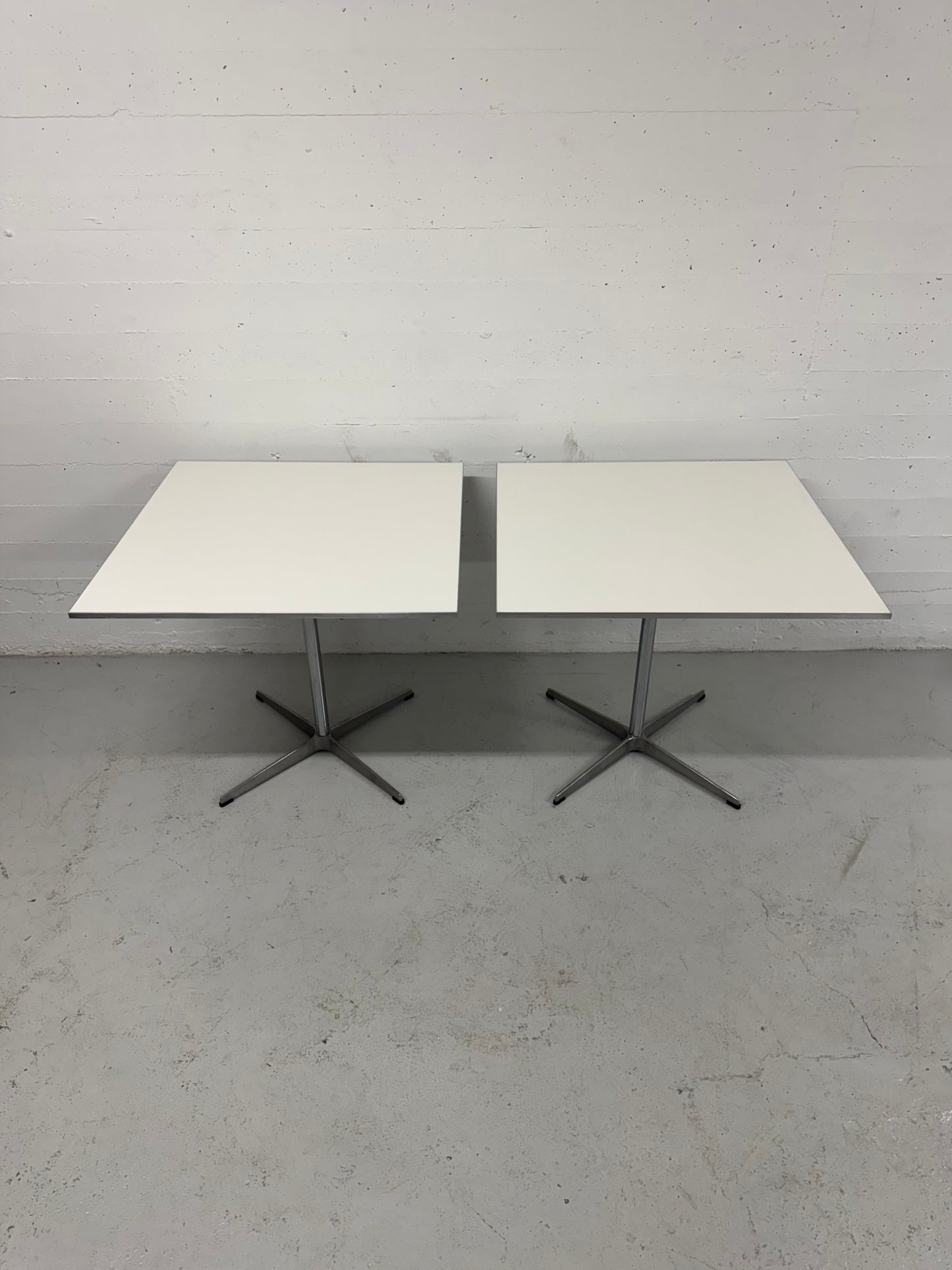 Arne Jacobsen & piet hein cafebord, Fritz Hansen.