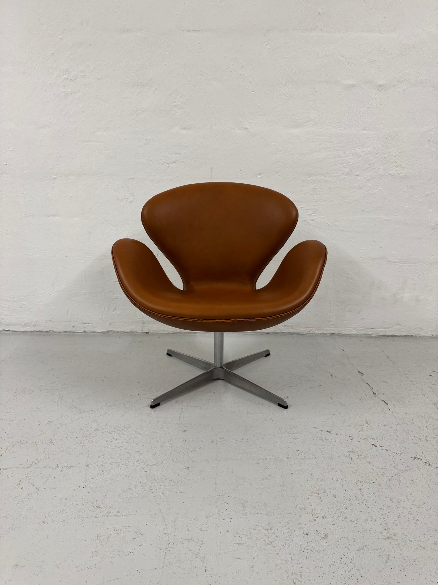 Arne Jacobsen ‘Svanen’ Fritz Hansen, model: 3320.
