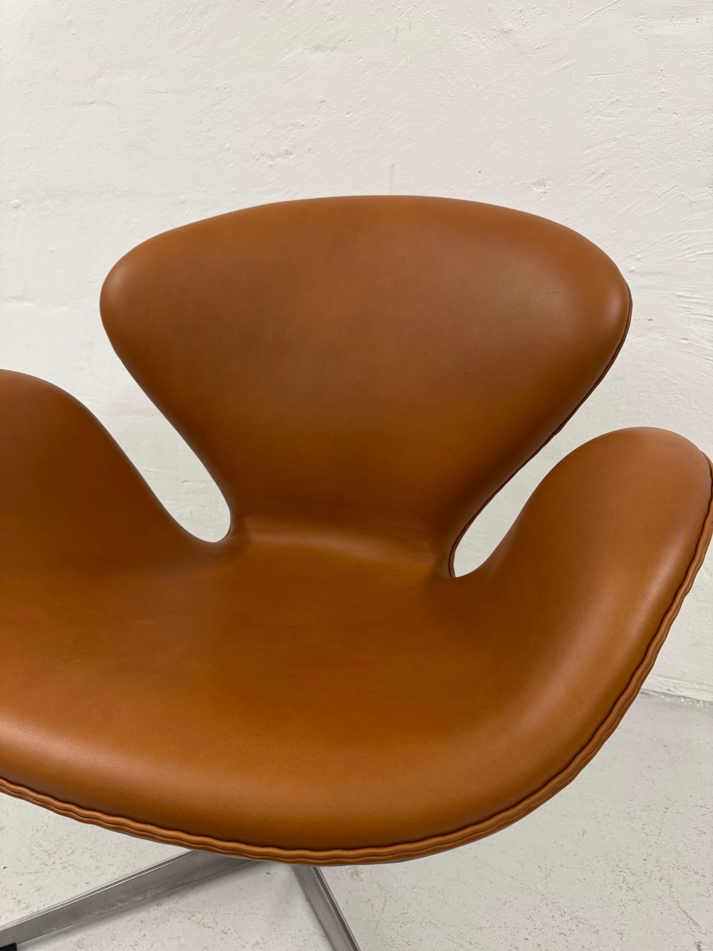 Arne Jacobsen ‘Svanen’ Fritz Hansen, model: 3320.