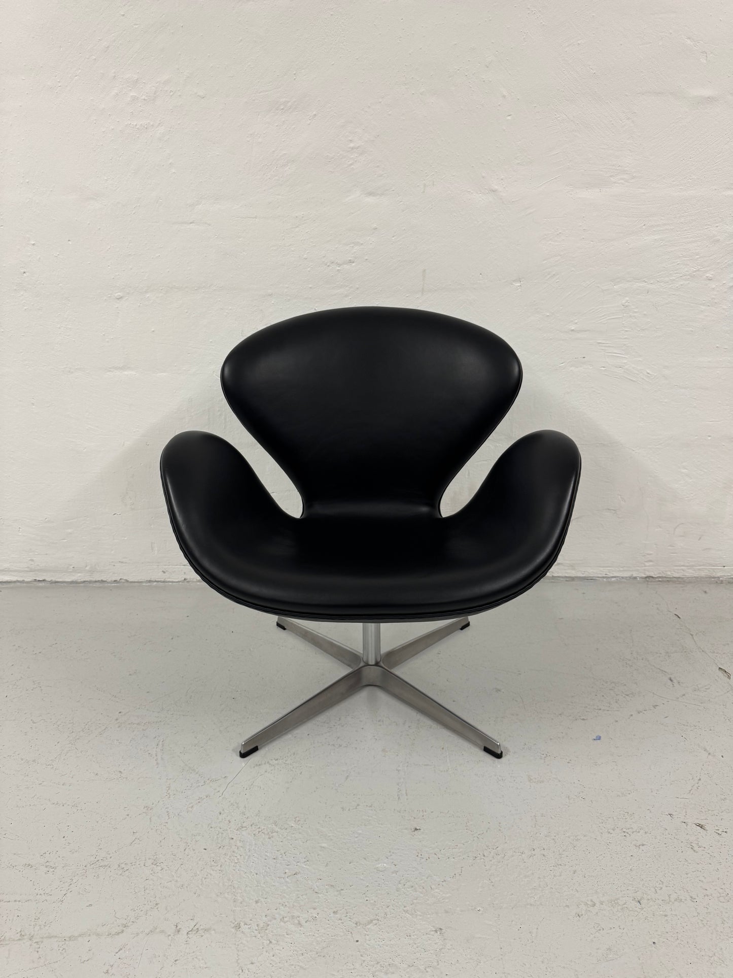 Arne Jacobsen ‘Svanen’ Fritz Hansen, model: 3320.