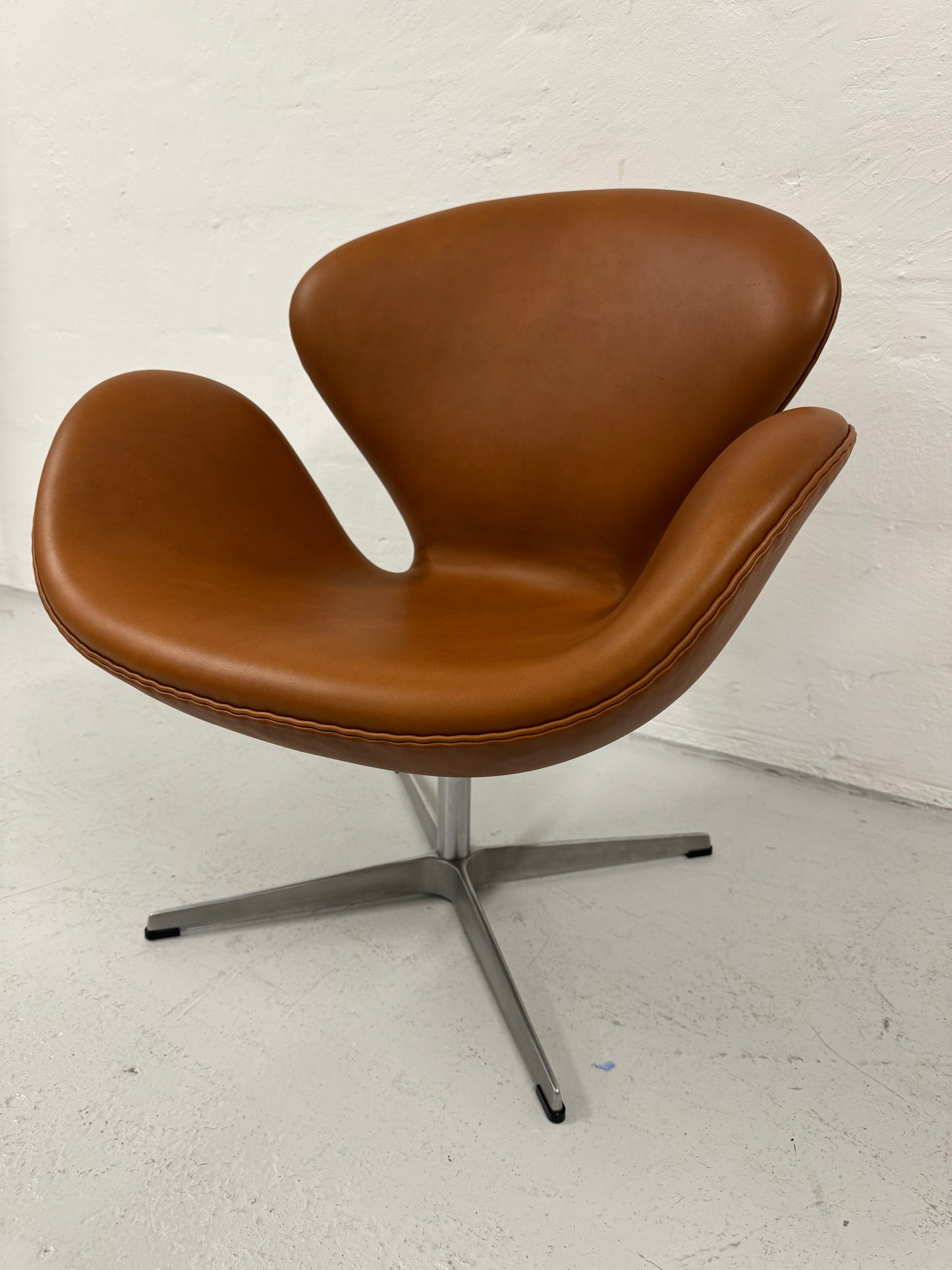 Arne Jacobsen ‘Svanen’ Fritz Hansen, model: 3320.