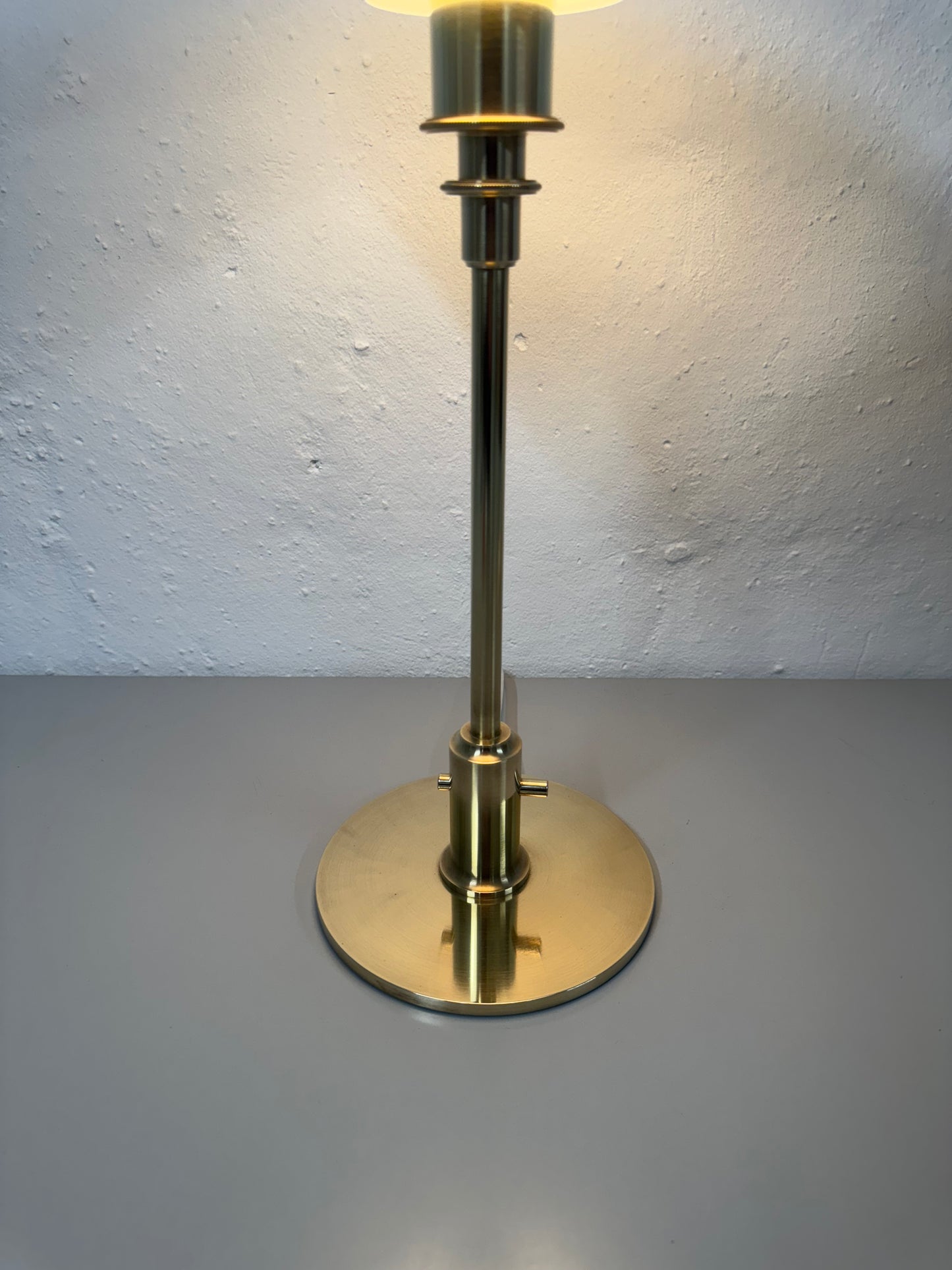 Poul Henningsen, “PH 3/2” Louis Poulsen.
