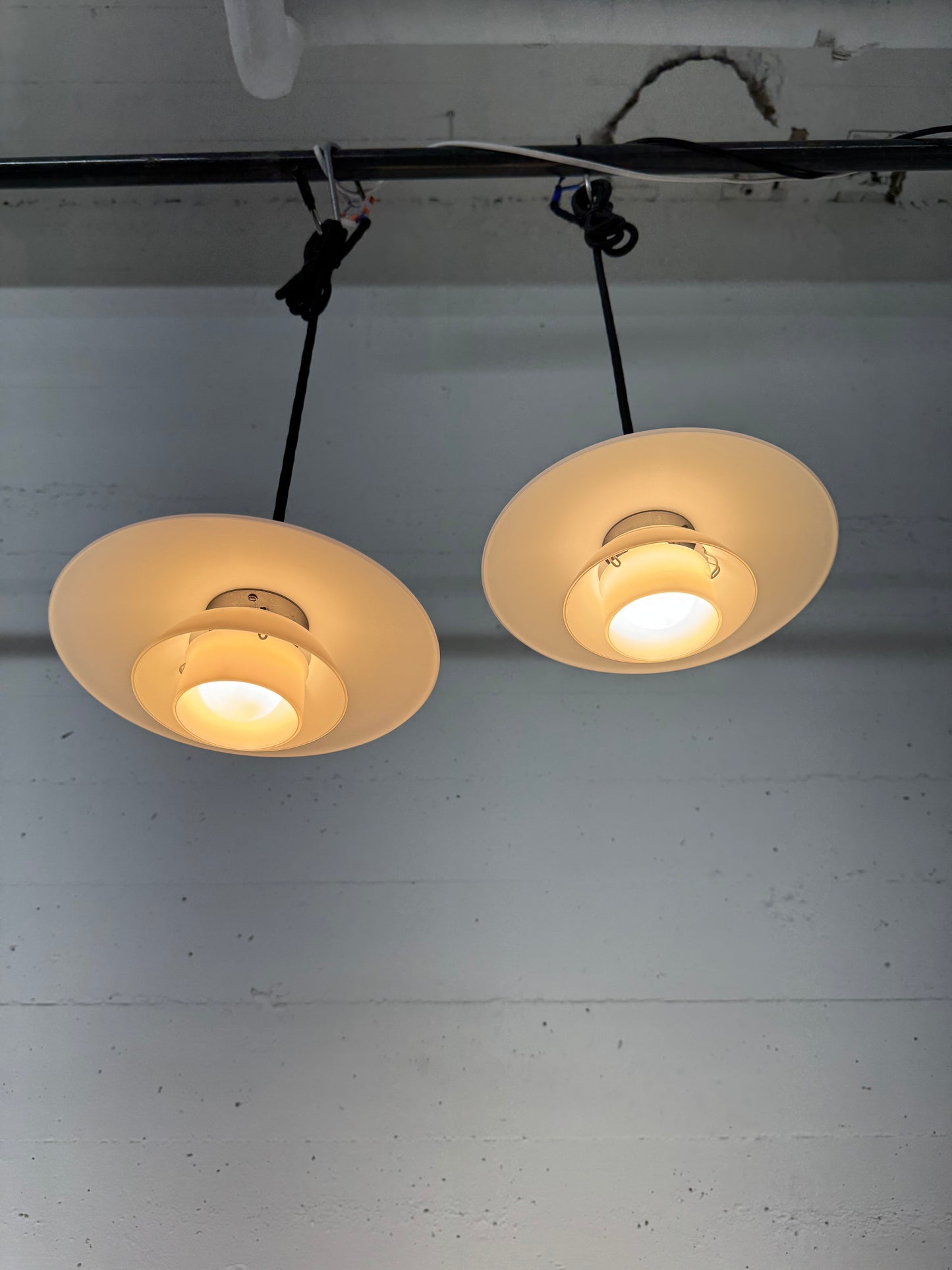 Poul Henningsen, “2/1” Louis Poulsen.