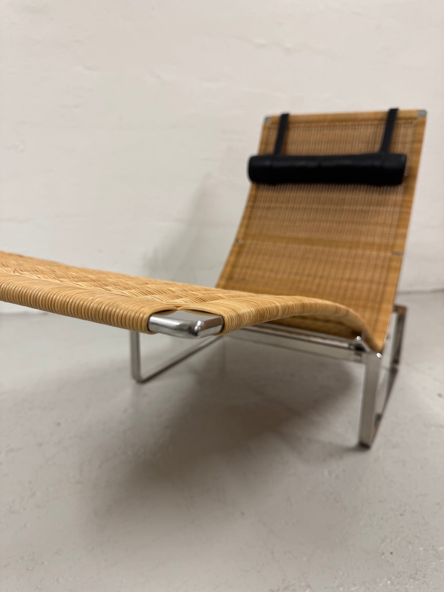 Poul Kjærholm ‘PK-24’ Fritz Hansen.