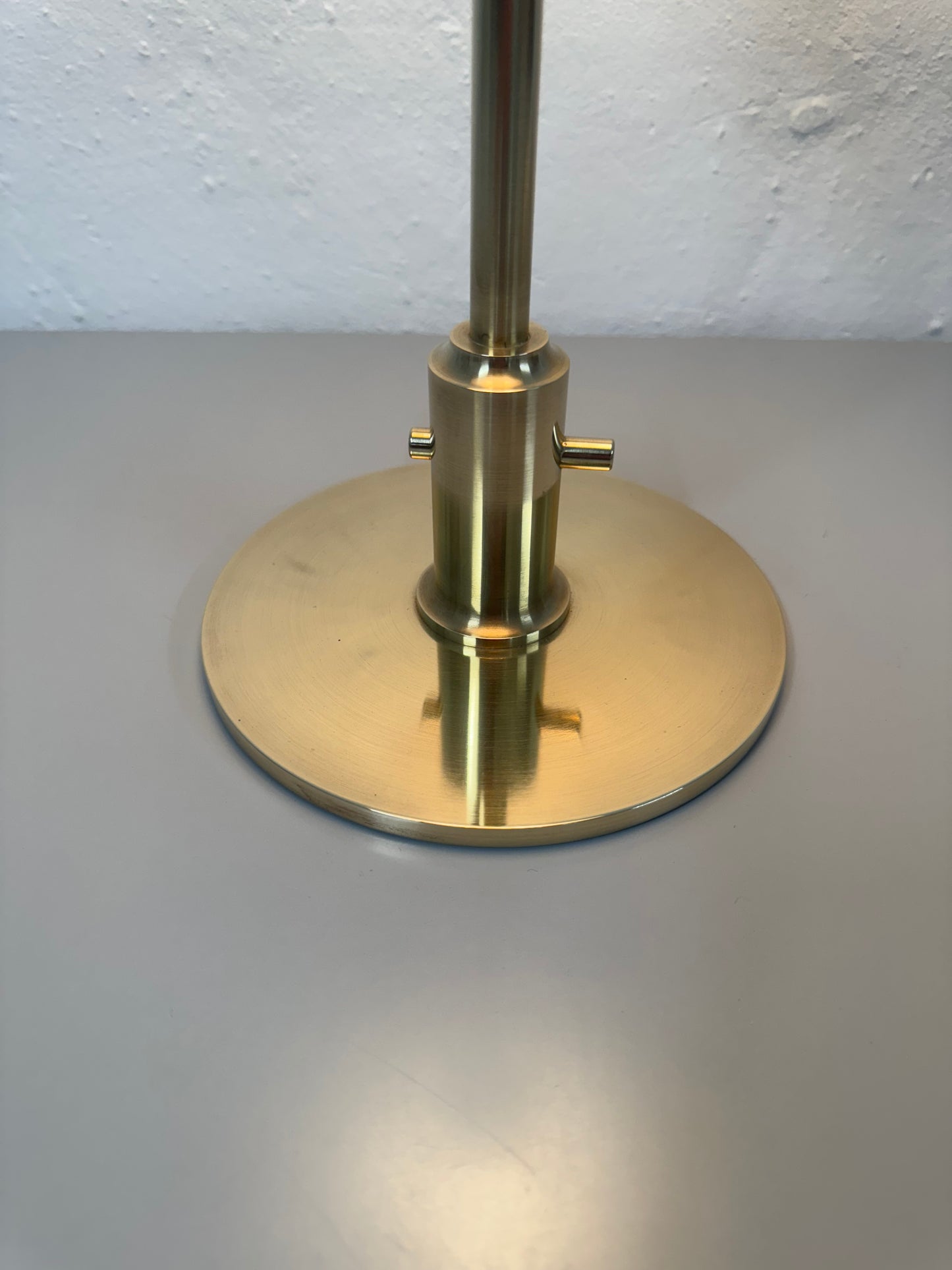 Poul Henningsen, “PH 3/2” Louis Poulsen.