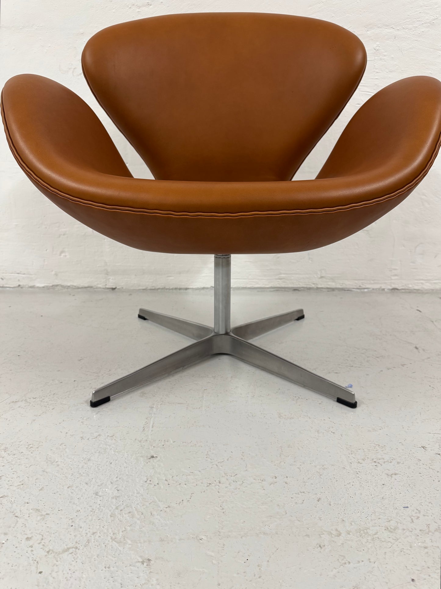 Arne Jacobsen ‘Svanen’ Fritz Hansen, model: 3320.