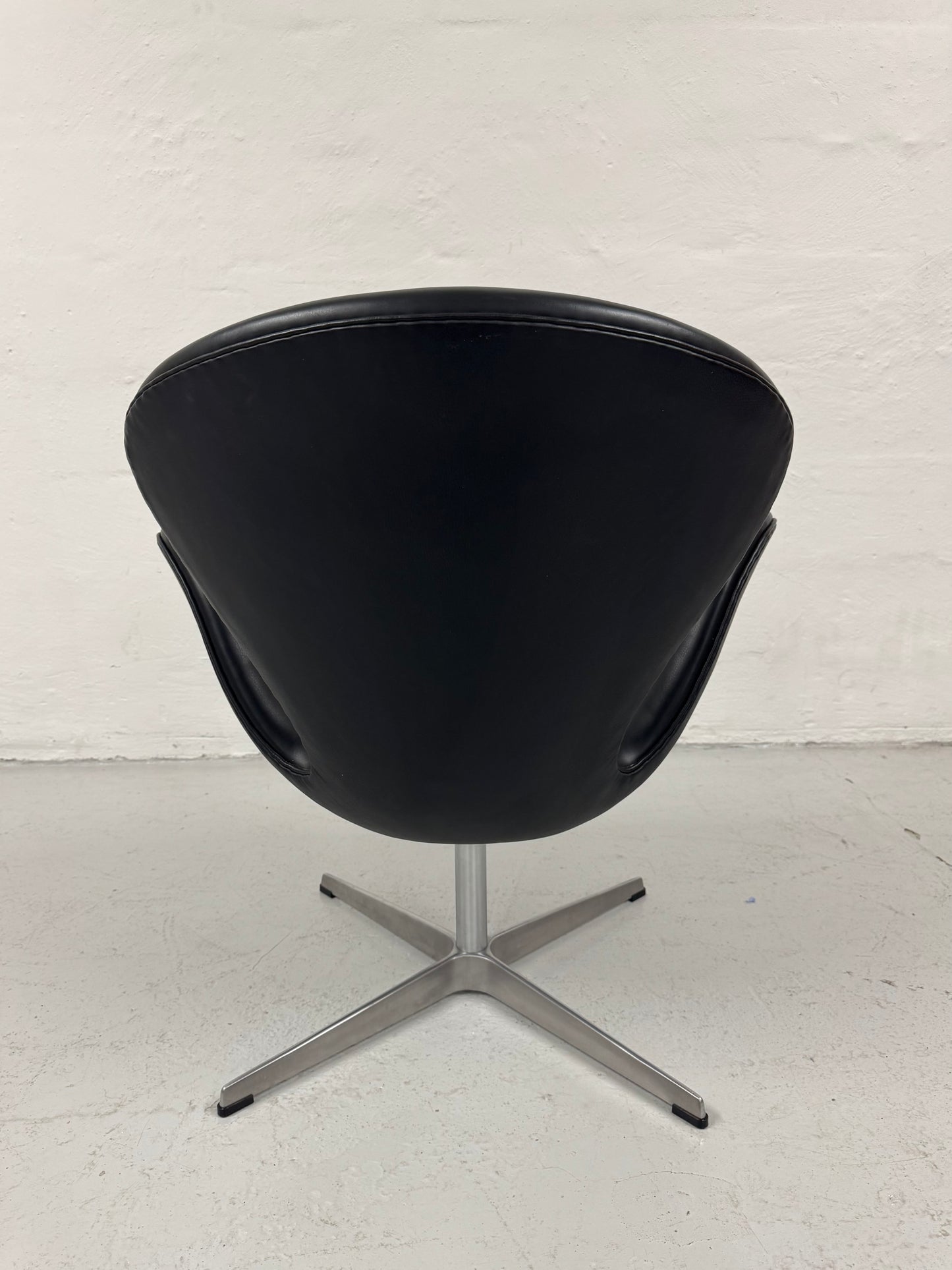 Arne Jacobsen ‘Svanen’ Fritz Hansen, model: 3320.