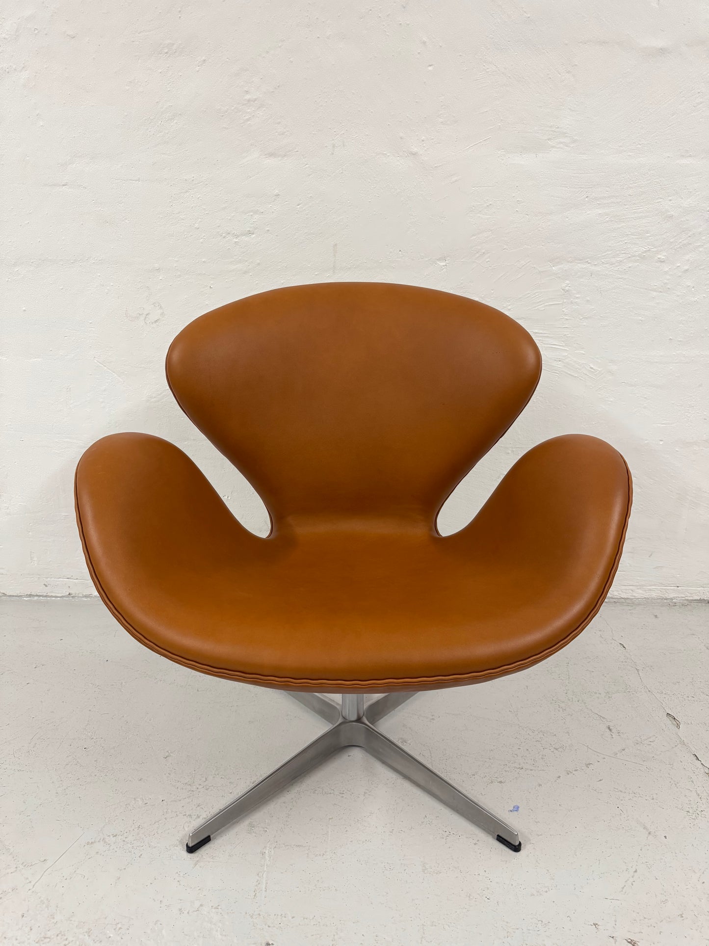 Arne Jacobsen ‘Svanen’ Fritz Hansen, model: 3320.