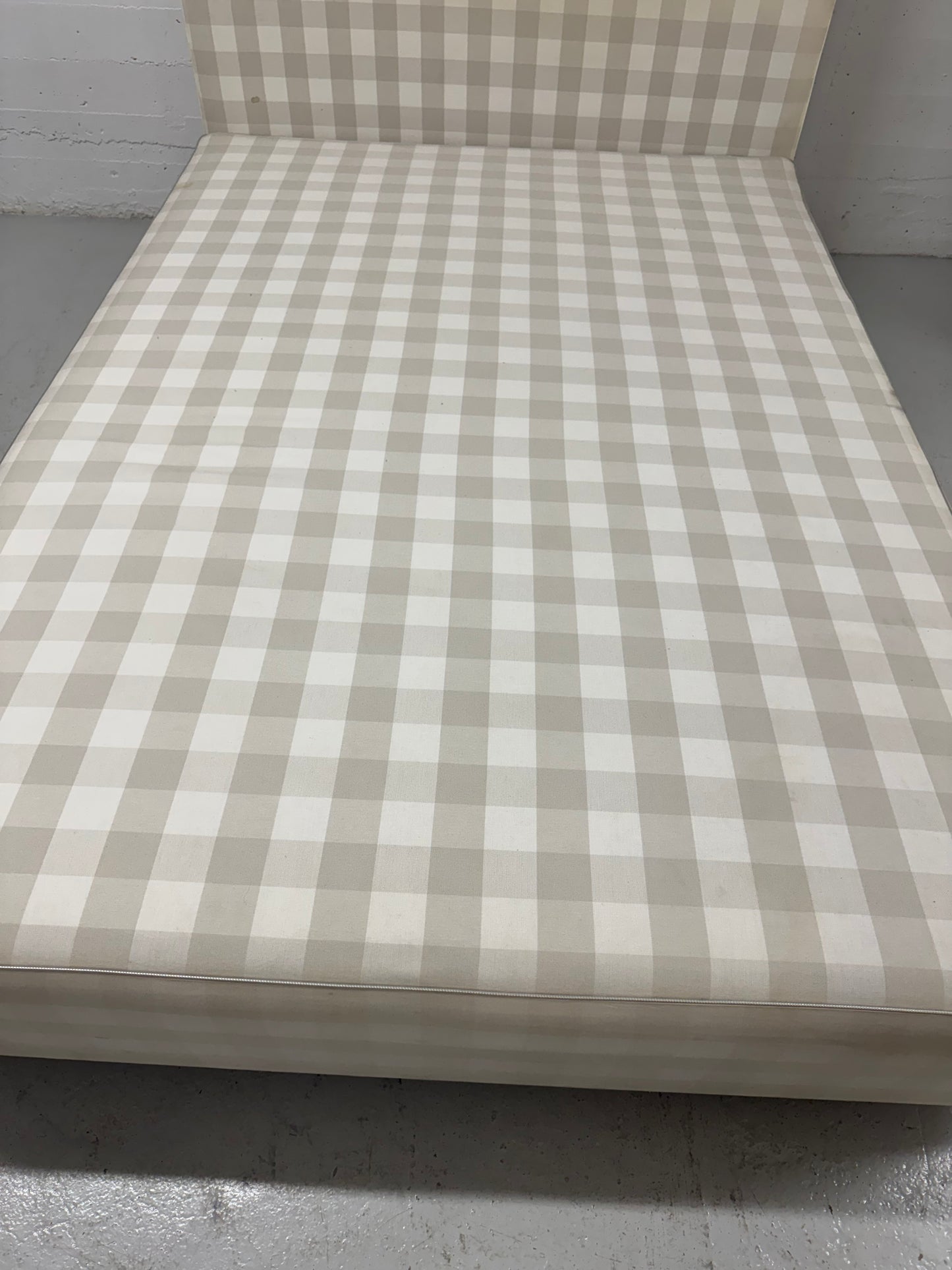 Hästens ‘2000T’ Continental seng – 140x200cm — med sengegavl.