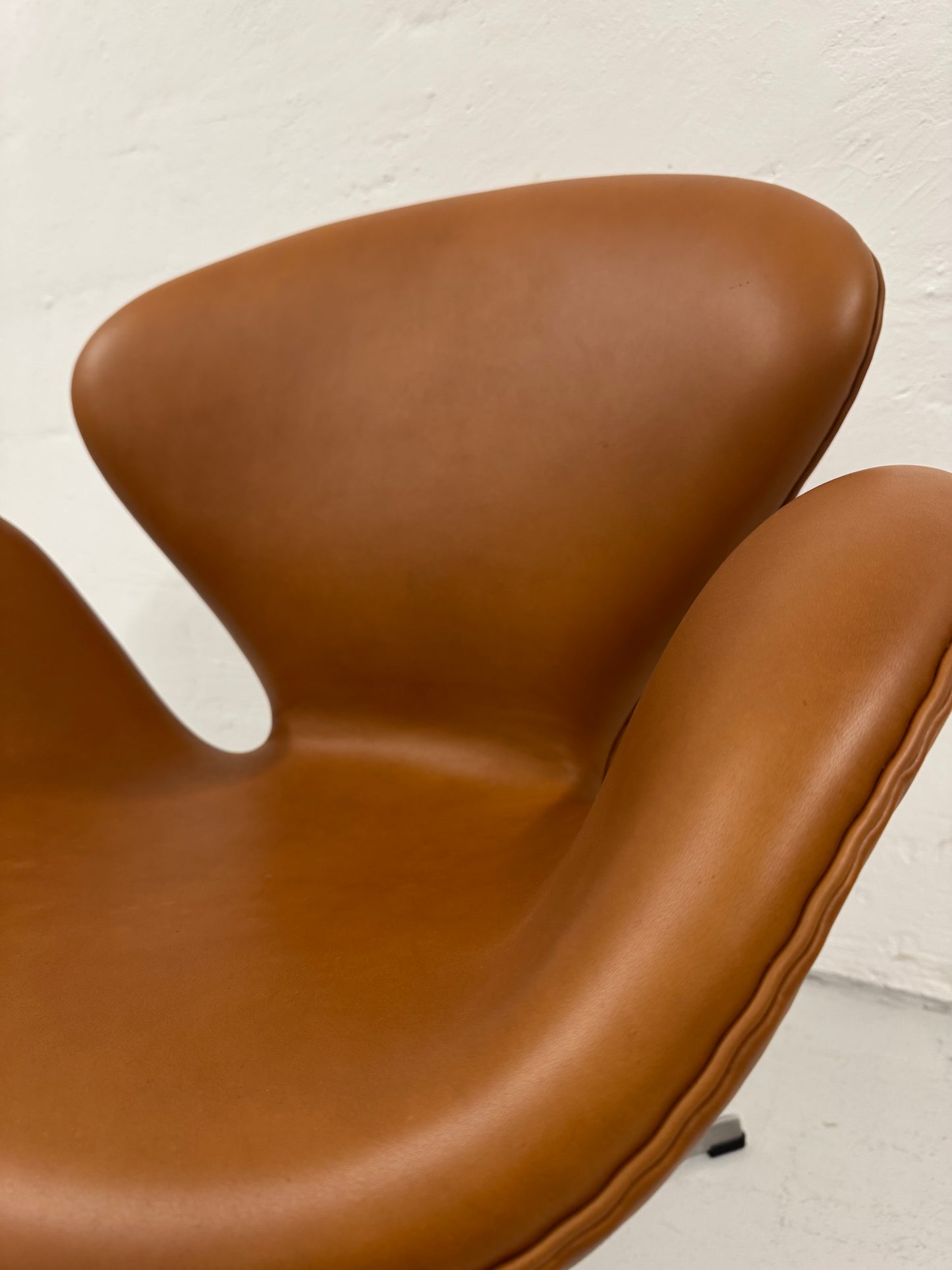 Arne Jacobsen ‘Svanen’ Fritz Hansen, model: 3320.
