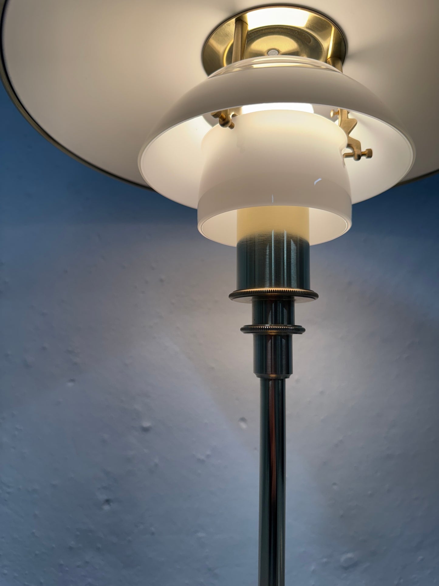 Poul Henningsen, “PH 3/2” Louis Poulsen.