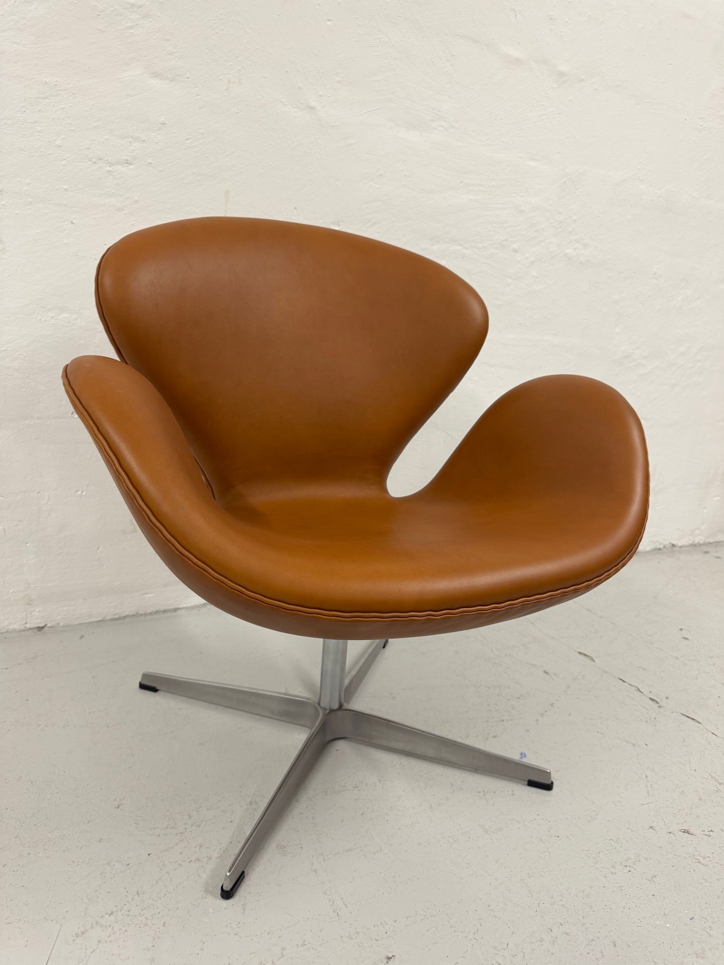 Arne Jacobsen ‘Svanen’ Fritz Hansen, model: 3320.