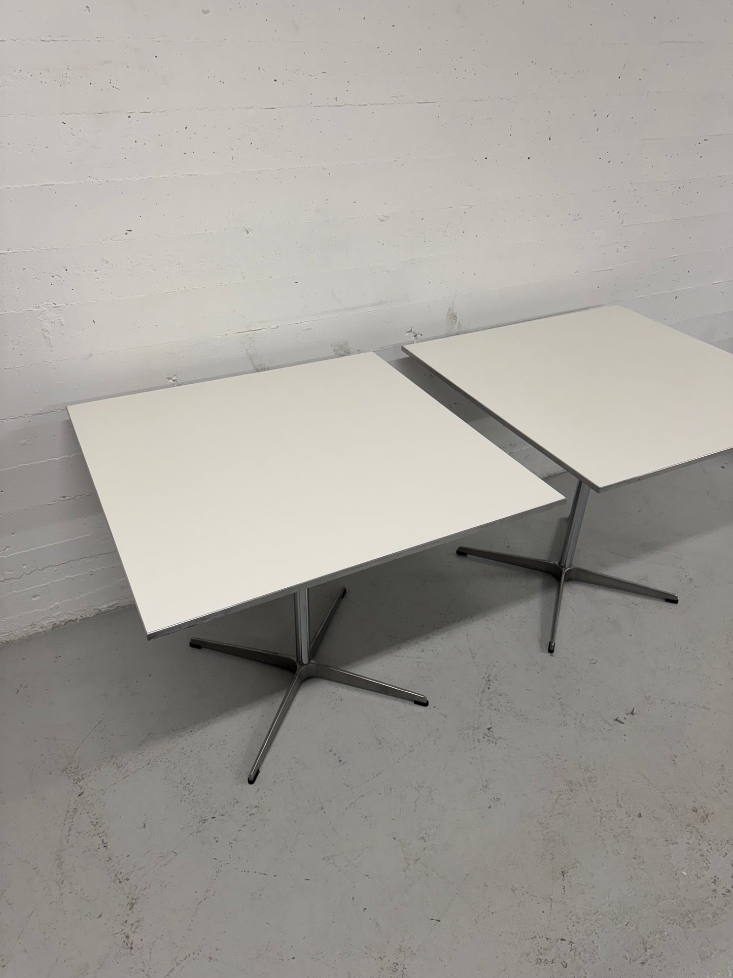 Arne Jacobsen & piet hein cafebord, Fritz Hansen.