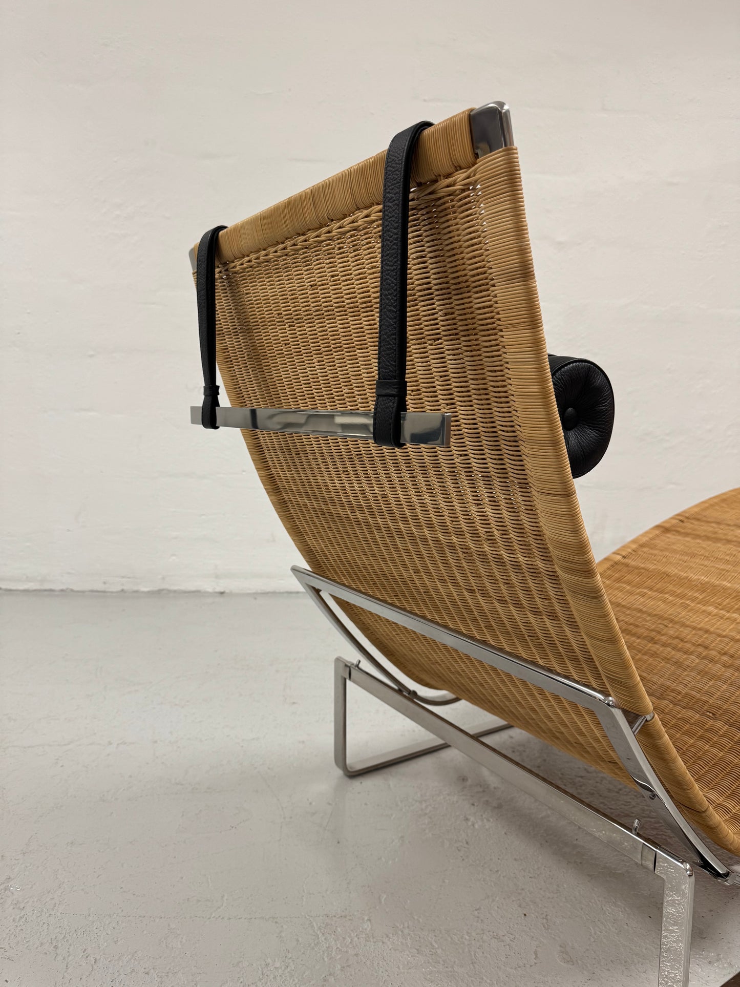 Poul Kjærholm ‘PK-24’ Fritz Hansen.