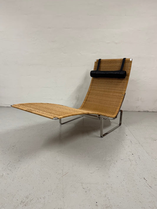 Poul Kjærholm ‘PK-24’ Fritz Hansen.