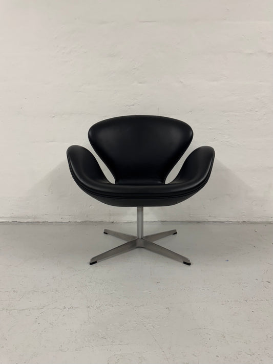 Arne Jacobsen ‘Svanen’ Fritz Hansen, model: 3320.