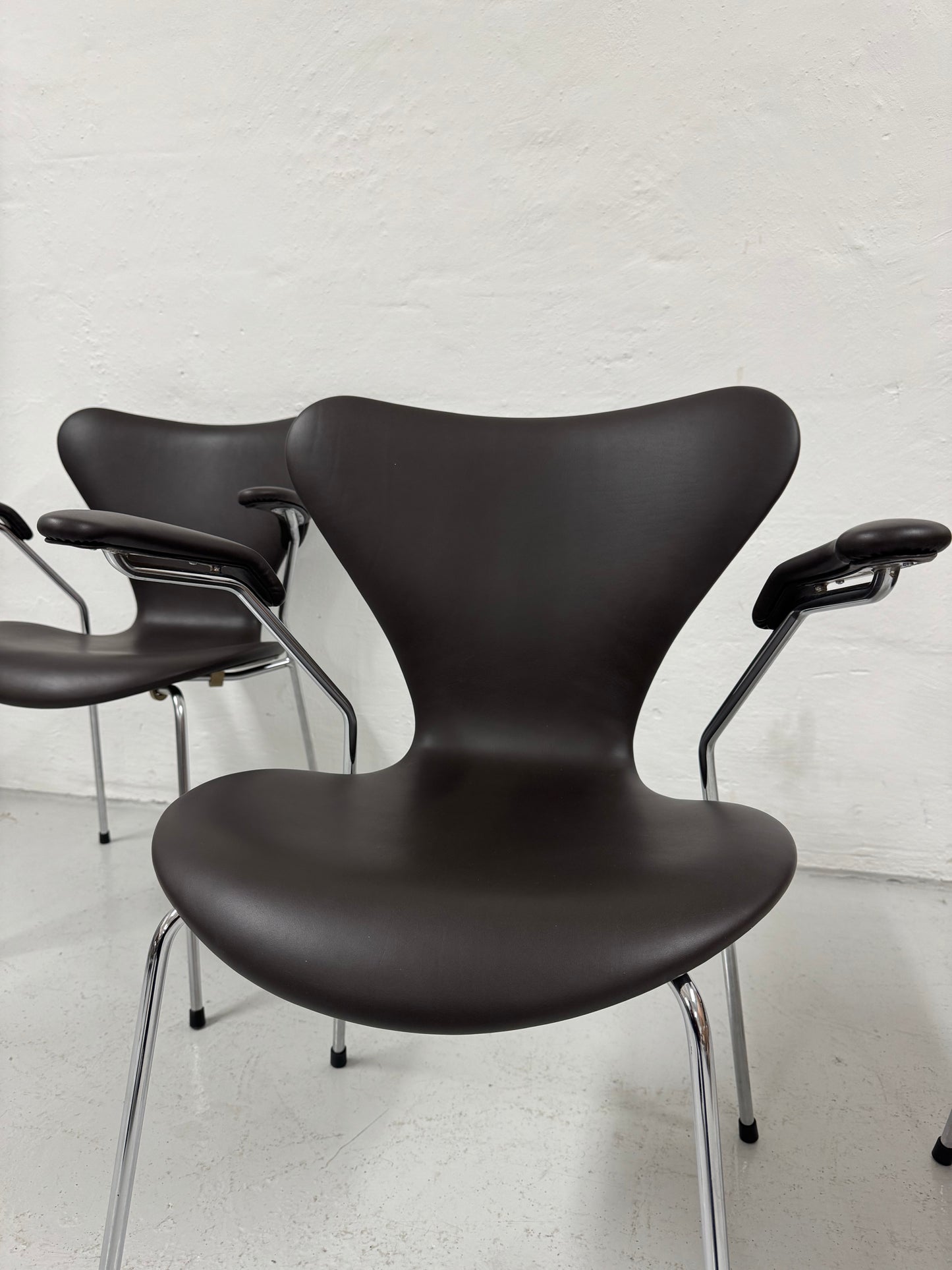 Nypolstret Arne Jacobsen ‘Syveren/3207’ Fritz Hansen.