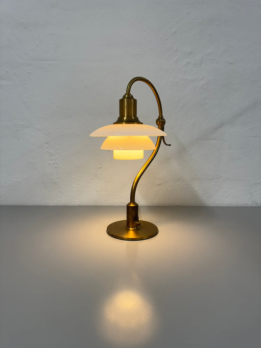 Poul Henningsen, “spørgsmålstegnet” Louis Poulsen.