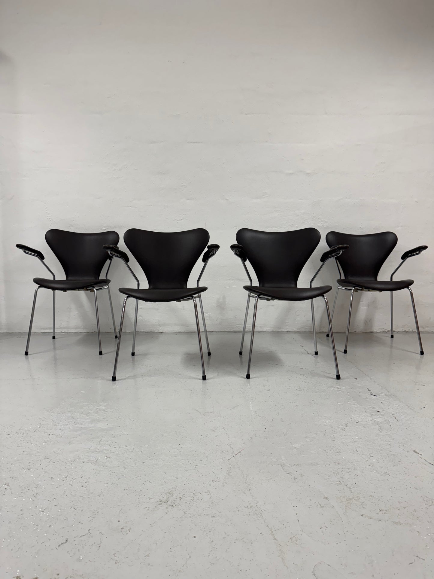 Nypolstret Arne Jacobsen ‘Syveren/3207’ Fritz Hansen.